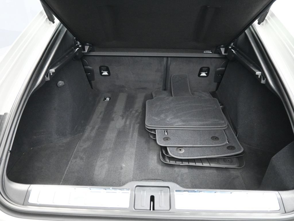 Certified 2025 Porsche Panamera RWD image 26