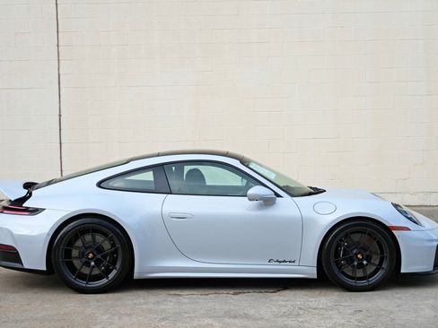 Used 2025 Porsche 911 Carrera GTS RWD image 53