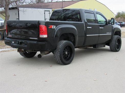 Used 2012 GMC Sierra 2500 Denali w/ Suspension Package, Off-Road image 7