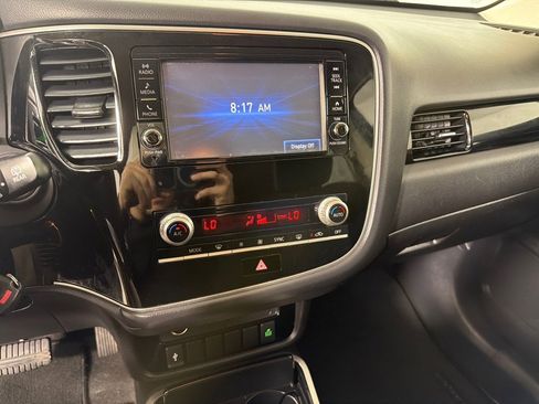 Used 2020 Mitsubishi Outlander ES image 17