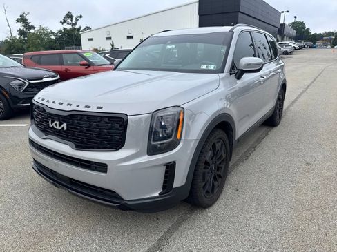 Certified 2022 Kia Telluride EX w/ EX Premium Package AWD/4WD image 3