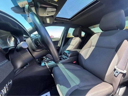 Used 2017 Dodge Charger SE w/ Power Sunroof Group AWD/4WD image 16