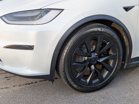 Used 2022 Tesla Model X Plaid image 9