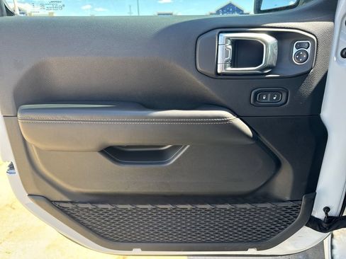 Used 2025 Jeep Wrangler Unlimited Sahara AWD/4WD image 14