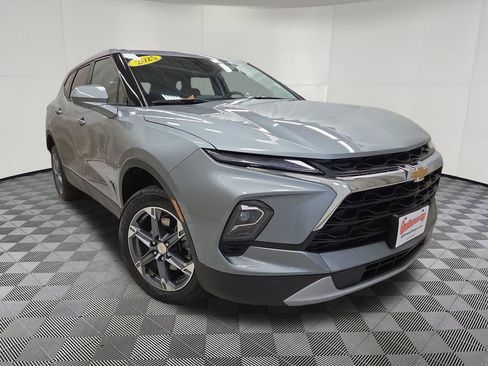 Used 2025 Chevrolet Blazer LT AWD/4WD image 3