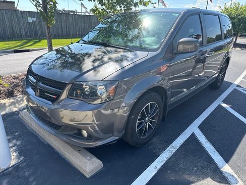 Used 2019 Dodge Grand Caravan SE FWD image 1