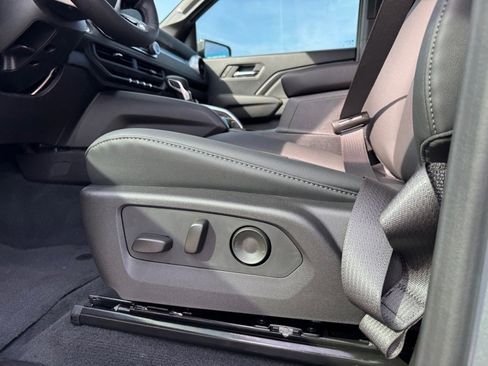 New 2025 Chevrolet Colorado LT w/ LT Convenience Package image 13