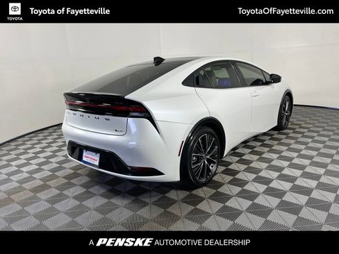 Used 2024 Toyota Prius XLE FWD image 5