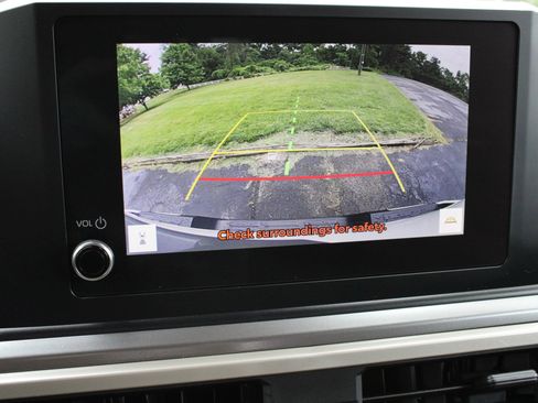 Used 2025 Toyota Tacoma SR5 AWD/4WD image 35