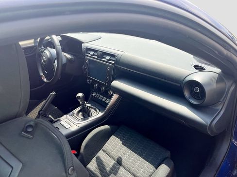 Used 2025 Toyota GR86 RWD image 26