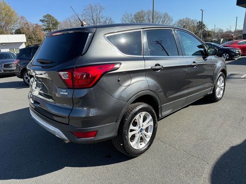 Used 2019 Ford Escape SE image 4