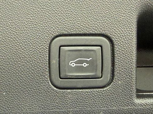 Used 2024 Chevrolet Equinox LT w/ Driver Convenience Package AWD/4WD image 18