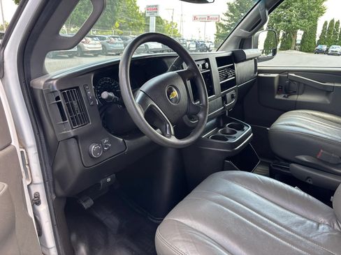 Used 2016 Chevrolet Express 2500 RWD image 2