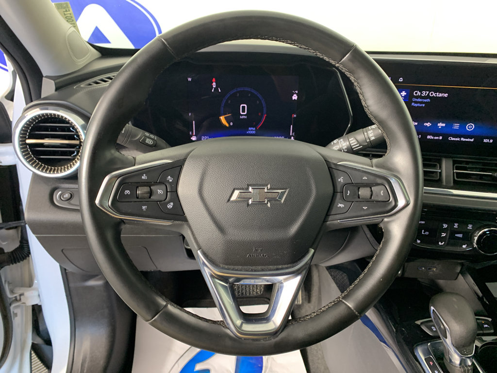 Used 2025 Chevrolet Trax ACTIV w/ Sunroof Package FWD image 21