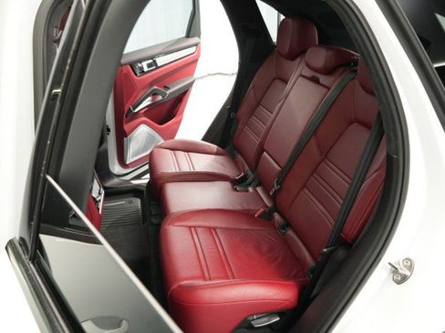 Used 2019 Porsche Cayenne Turbo AWD/4WD image 64