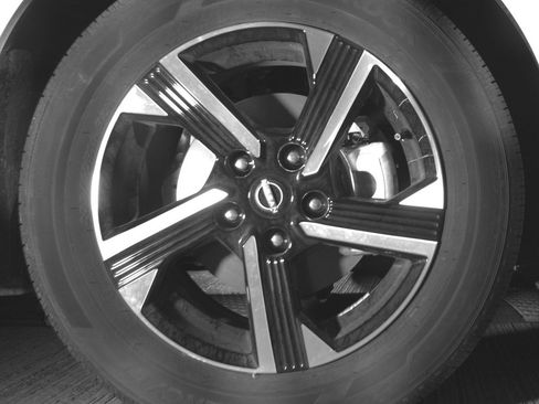 Used 2025 Nissan Sentra SV FWD image 13