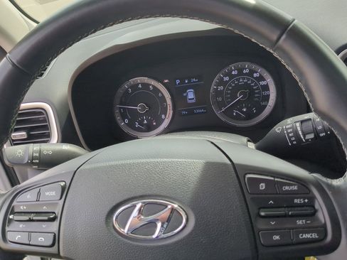 Used 2022 Hyundai Venue SEL FWD image 15