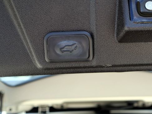 Used 2014 Chevrolet Traverse LTZ FWD image 12