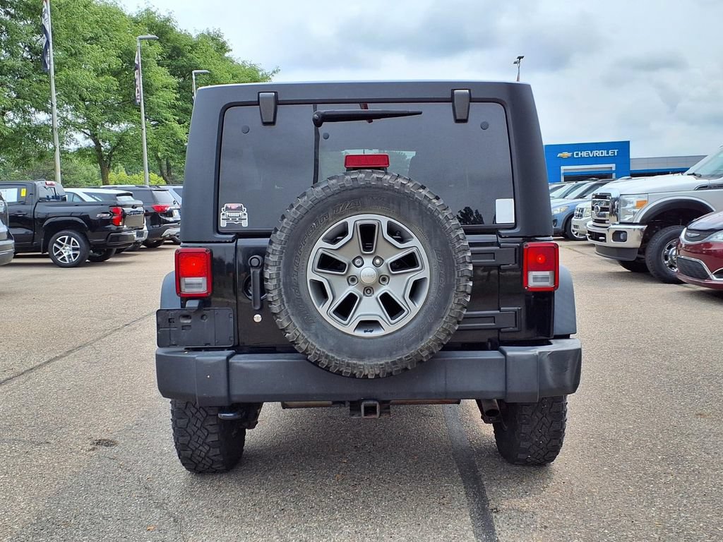 Used 2016 Jeep Wrangler Unlimited Rubicon w/ Connectivity Group AWD/4WD image 5
