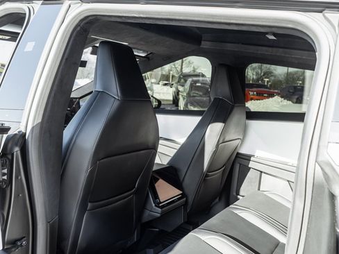 Used 2024 Tesla Cybertruck AWD Crew Cab image 30