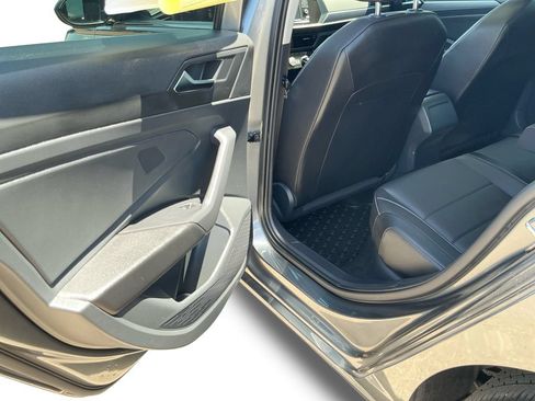 Used 2023 Volkswagen Jetta SE FWD image 23