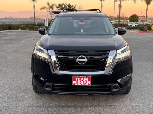 New 2025 Nissan Pathfinder SV image 3