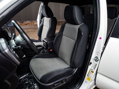 Used 2022 Toyota Tacoma TRD Off-Road image 29