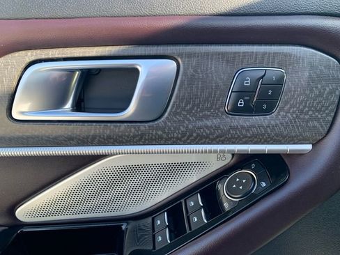 Used 2025 Ford Explorer Platinum image 28