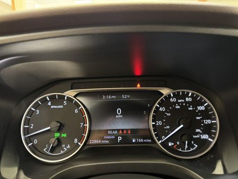 Used 2022 Nissan Rogue SV image 9