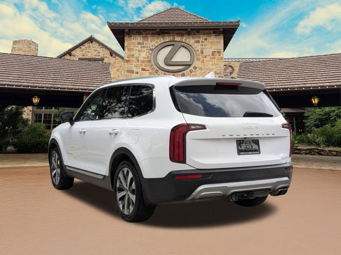 Used 2022 Kia Telluride EX w/ EX Premium Package FWD image 3