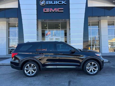 Used 2020 Ford Explorer Platinum w/ Premium Technology Package image 2