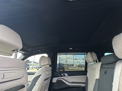 Used 2023 BMW X7 xDrive40i w/ Executive Package image 15