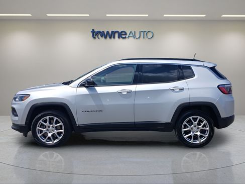 Used 2024 Jeep Compass Latitude AWD/4WD image 4