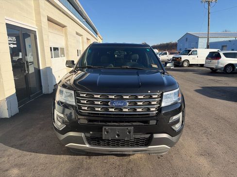 Used 2017 Ford Explorer XLT w/ Equipment Group 201A image 3