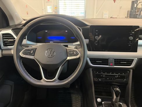 Certified 2025 Volkswagen Taos SE w/ Panoramic Sunroof Package AWD/4WD image 13