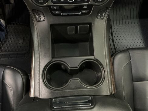 Used 2019 Chevrolet Suburban LT image 23