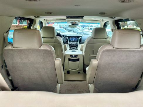 Used 2018 Cadillac Escalade Premium Luxury image 32