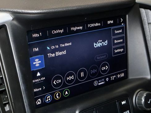 Used 2022 GMC Terrain SLE w/ Driver Convenience Package FWD image 4