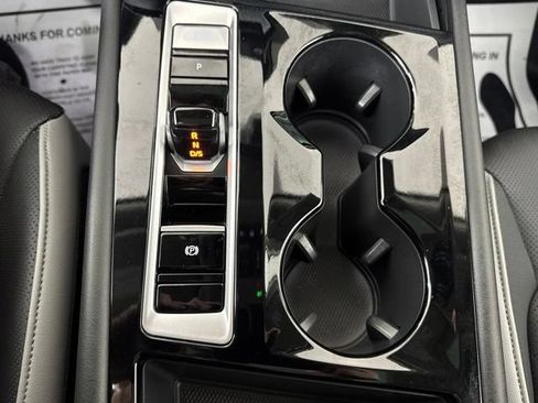 Used 2024 Volkswagen Atlas Peak Edition SE AWD/4WD image 17