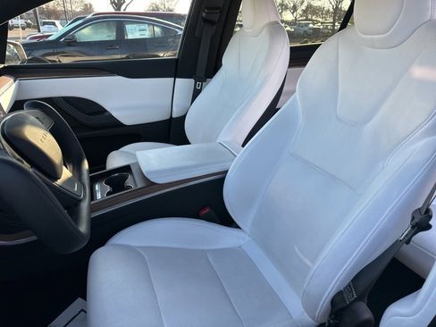 Used 2022 Tesla Model X image 10
