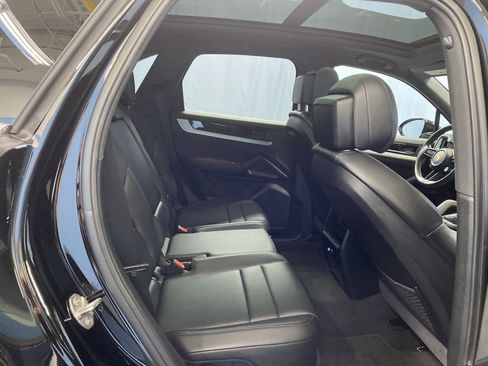 Used 2024 Porsche Cayenne image 40