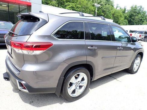Certified 2019 Toyota Highlander Limited AWD/4WD image 4