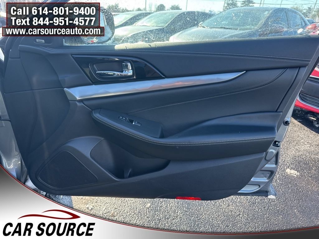 Used 2023 Nissan Maxima SL FWD image 41