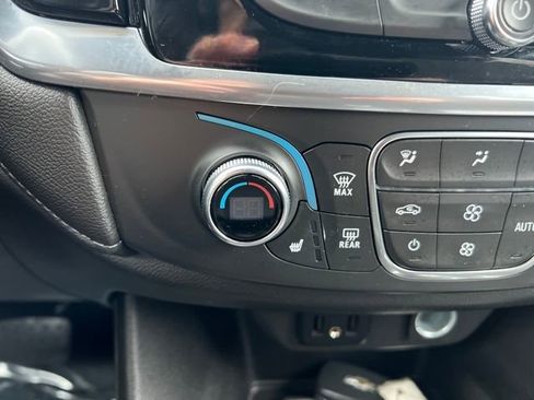 Used 2022 Chevrolet Traverse LT image 29