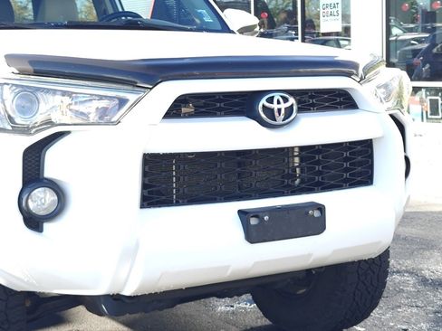 Used 2018 Toyota 4Runner SR5 Premium image 33