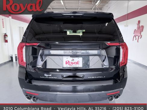 Used 2023 GMC Yukon XL Denali Ultimate AWD/4WD image 5