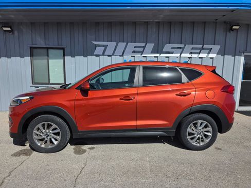 Used 2017 Hyundai Tucson SE image 1
