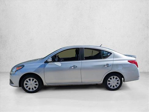 Used 2019 Nissan Versa SV image 9