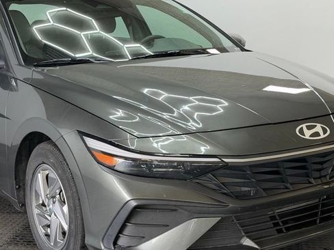 Certified 2025 Hyundai Elantra SE FWD image 2