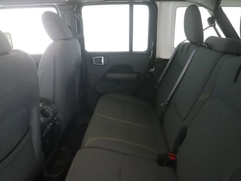 Used 2025 Jeep Wrangler Unlimited Sahara image 25